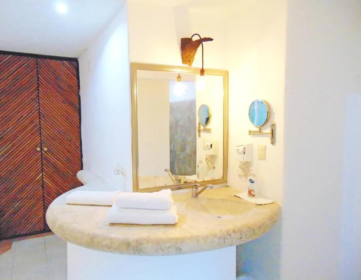 Rustik Inn Playa del Carmen Otel